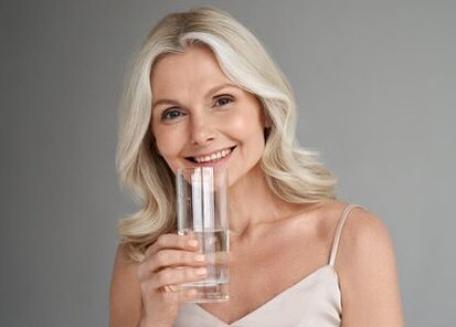 Insuvit -Kapseln sind in sauberem Wasser verdünnt